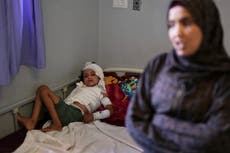 Dolorosa recuperación de pacientes con quemaduras por falta de medicinas por bloqueo israelí en Gaza