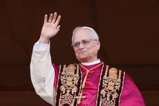 El nuevo papa, León XIV, hace su primera aparición pública en Roma