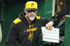Piratas despiden al mánager Derek Shelton y ascienden al coach de banca Don Kelly