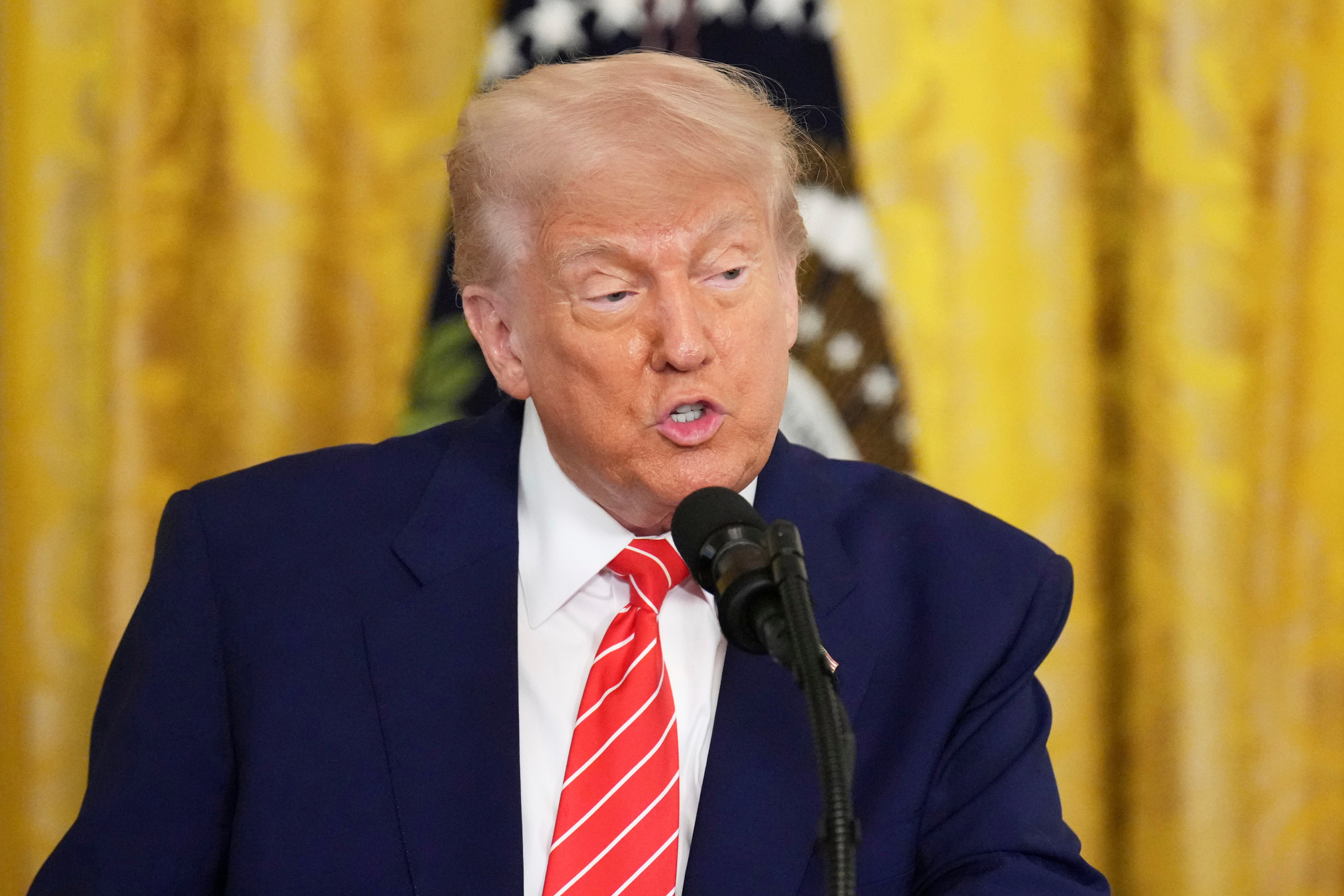 El presidente Trump le envió sus buenos deseos a través de Truth Social. Sin embargo, el nuevo pontífice ya había expresado anteriormente críticas hacia el gobierno de Trump.