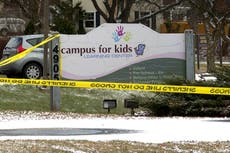 Padre de adolescente que mató a dos en escuela religiosa de Wisconsin enfrenta cargos graves