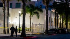 Se entregan dos estudiantes tras apuñalamiento en escuela en California