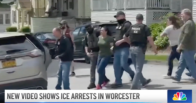 <p>Nuevas imágenes muestran el angustioso momento en que una madre fue detenida por ICE y su hija arrestada por la policía en Worcester, Boston </p>