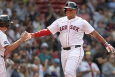 Rafael Devers advierte a los Medias Rojas que no se moverá a la primera base