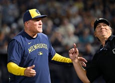 Walls recibe base por bolas con bases llenas en la 8ª y Rays superan 4-3 a Cerveceros