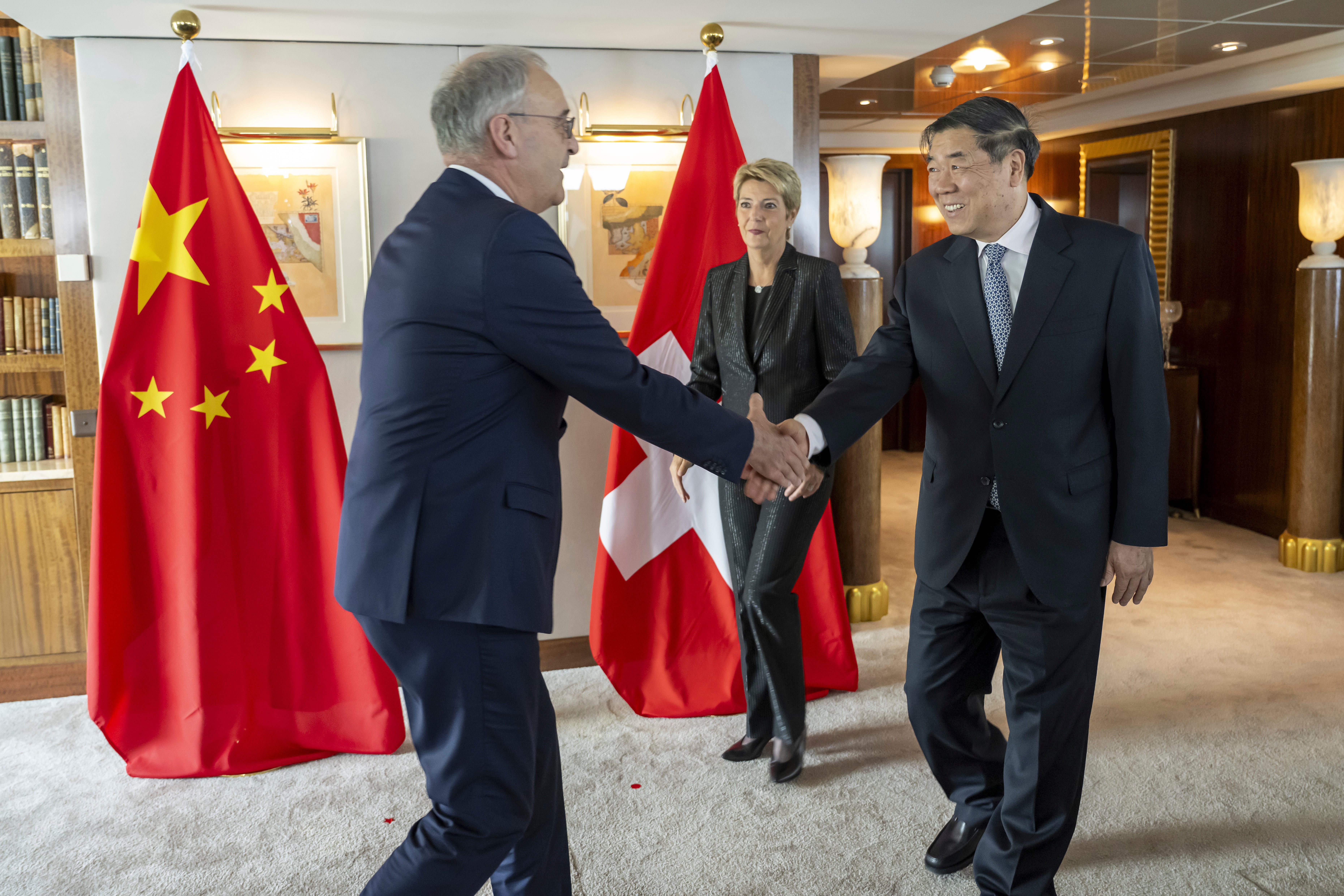 MUN-ECO SUIZA-EEUU-CHINA ARANCELES