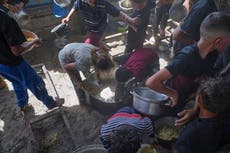 Ataques aéreos israelíes matan a 23 personas en Gaza; crece indignación por bloqueo de ayuda