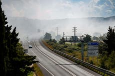 Incendio en planta química en el noreste de España obliga a miles a permanecer en casa