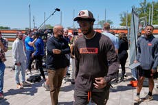 Shedeur Sanders intenta ignorar el ruido y centrarse en el libro de jugadas de los Browns
