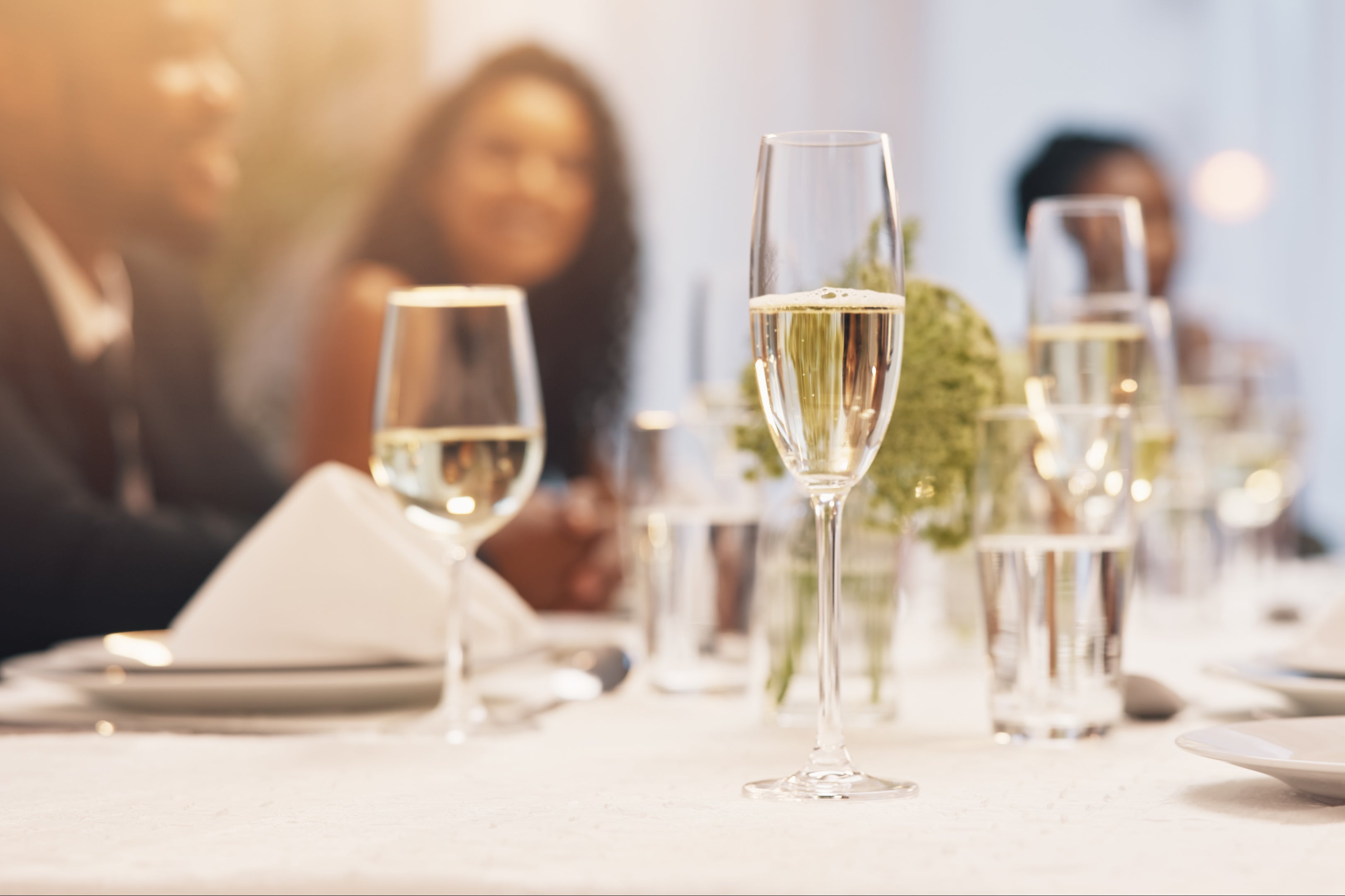 Algunos beneficios de dejar el alcohol aparecen muy rápido, lo que significa que tu cuerpo y tu mente empiezan a mejorar casi de inmediato