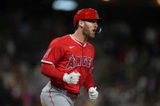 Grand slam de Taylor Ward corona una novena entrada de seis carreras y Angelinos vencen 9-5 a Padres