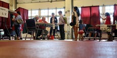 Algunos demócratas se enfocan más en la economía y menos en la inmigración para llegar a hispanos