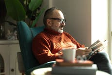 ¿Pasar mucho tiempo sentado podría aumentar el riesgo de sufrir de Alzheimer?