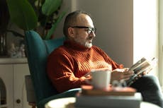 ¿Pasar mucho tiempo sentado podría aumentar el riesgo de sufrir de Alzheimer?