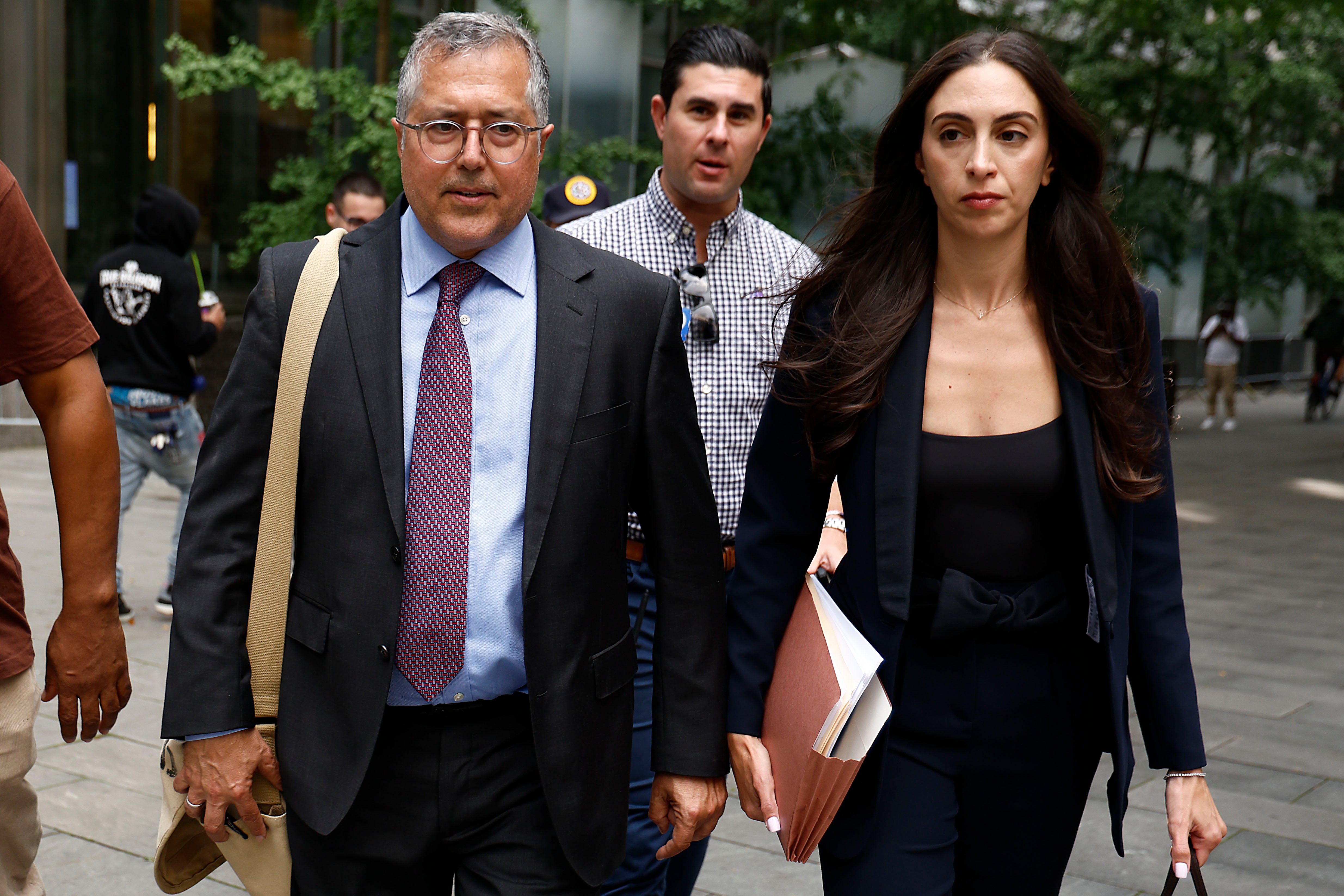 Teny Geragos (derecha) está incluida entre los principales abogados de Diddy en este caso.