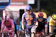 Van Uden logra la mayor victoria de su carrera al ganar 4ta etapa del Giro. Pedersen sigue líder