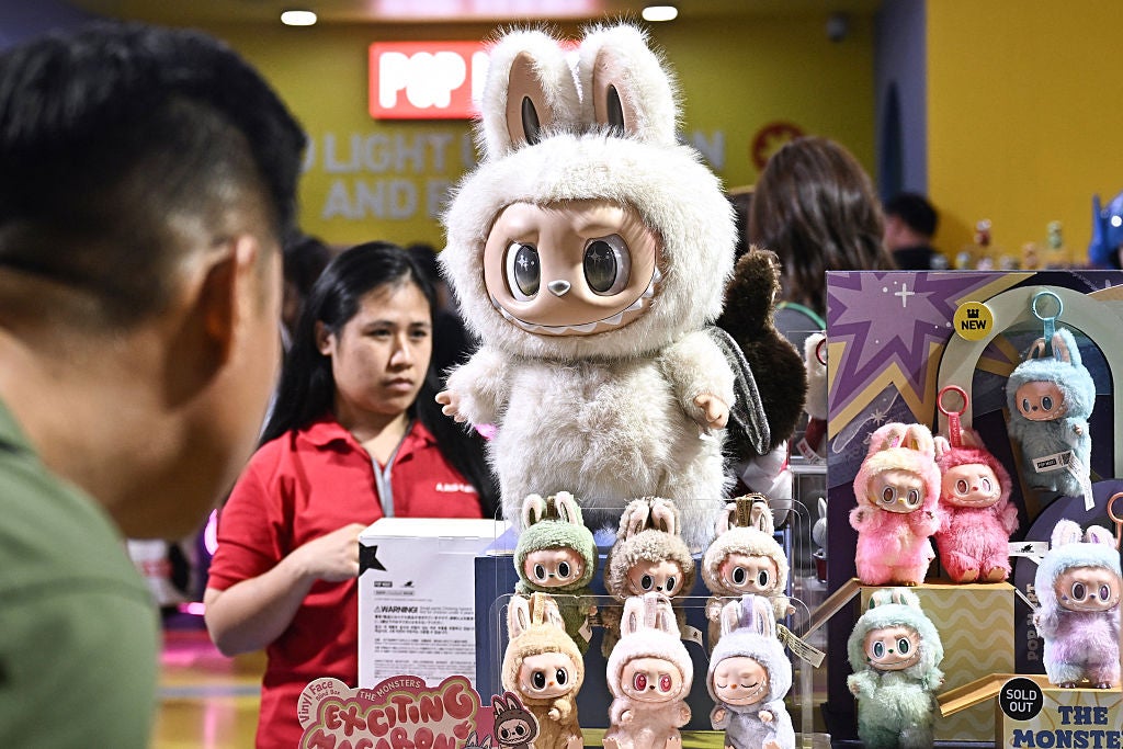Pop Mart vende Labubus en “cajas sorpresa” para que los clientes no sepan qué juguete les tocó hasta que lo abran