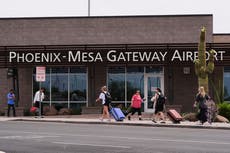 Aerolínea de bajo costo inicia vuelos de deportación para ICE desde Arizona