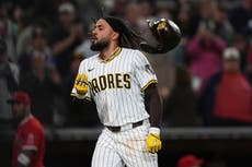 Tatis conecta jonrón de 2 carreras para dar a Padres victoria 6- 4 sobre Angelinos