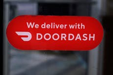 Repartidor de DoorDash se declara culpable de estafar $2,5 millones en entregas fraudulentas