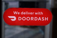 Repartidor de DoorDash se declara culpable de estafar $2,5 millones en entregas fraudulentas