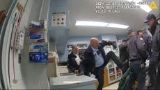 Guardia de prisión de Nueva York admite haber limpiado sangre de recluso asesinado a golpes