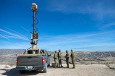 Nueva zona militarizada en frontera de EEUU da pie a nuevos cargos contra cientos de migrantes