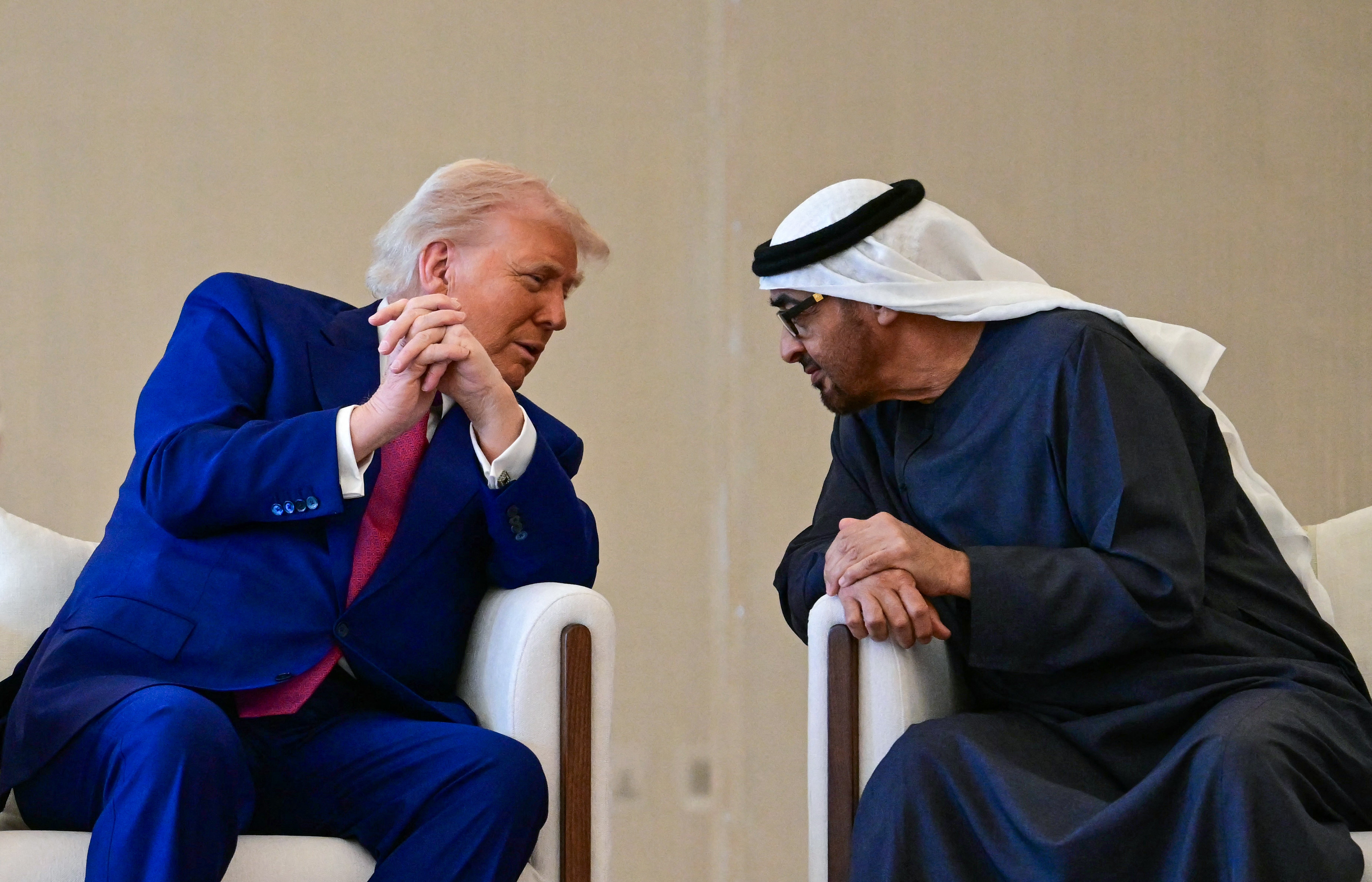 El presidente de los Emiratos Árabes Unidos, Sheikh Mohamed bin Zayed Al-Nahyan, recibió a su homólogo estadounidense, Donald Trump, en Abu Dabi en mayo