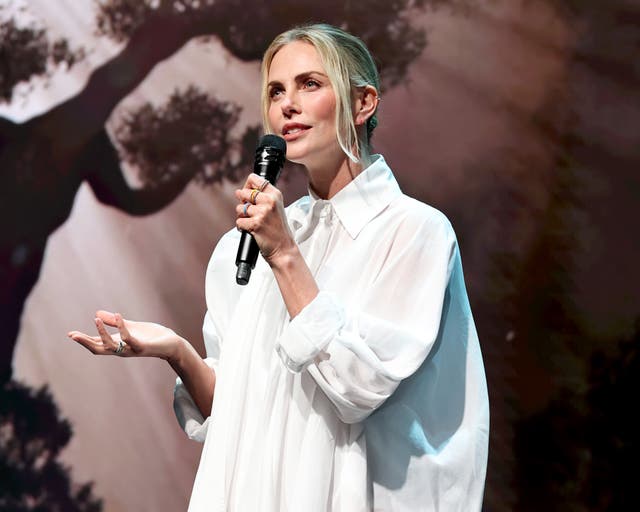 <p>Charlize Theron interviene en el escenario durante el evento Upfront 2025 de Netflix, celebrado el 14 de mayo de 2025 en la ciudad de Nueva York</p>