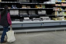 Precios mayoristas en EEUU bajaron 0,5% el mes pasado pese a aranceles de Trump