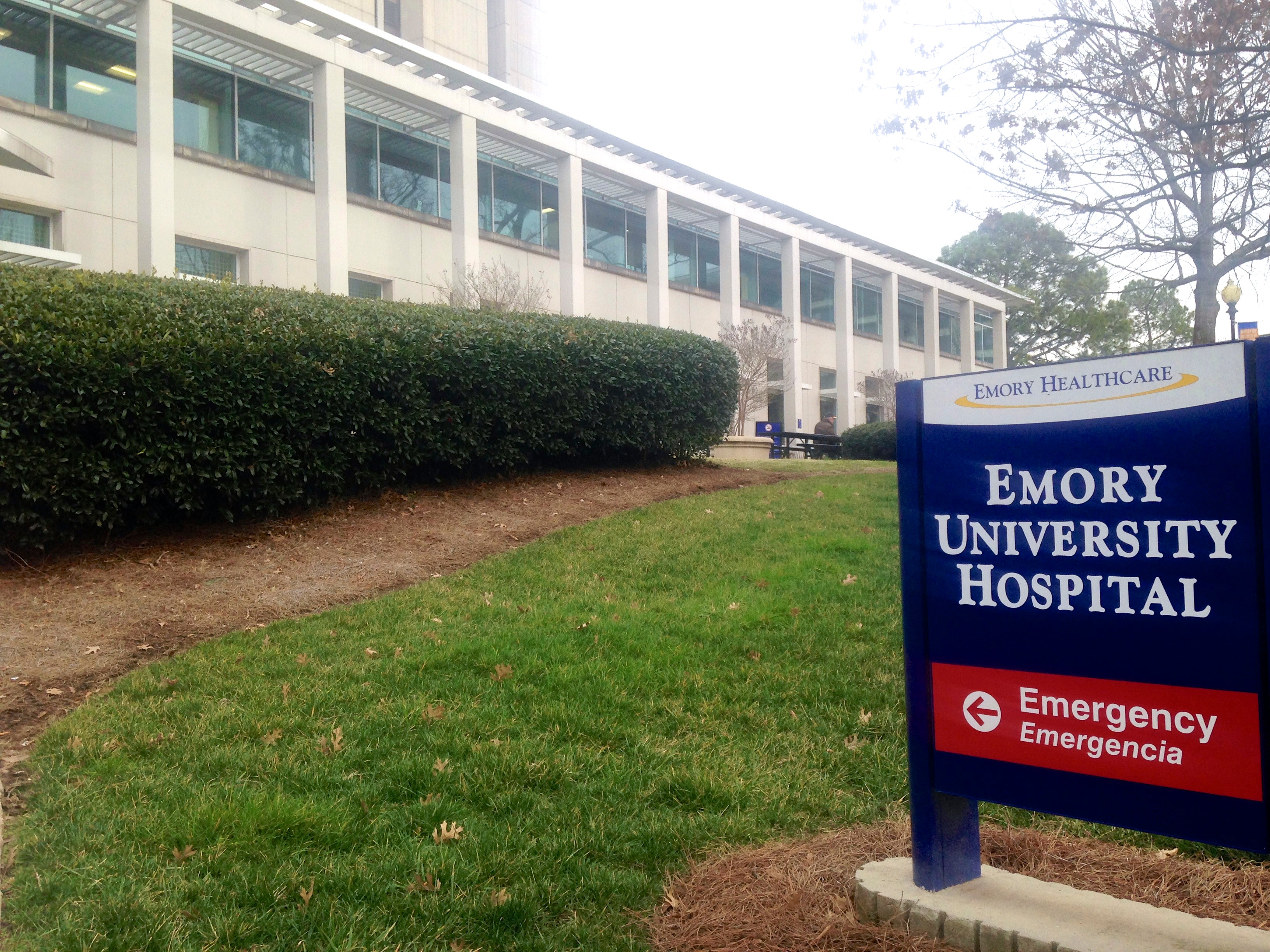 Tras desarrollar coágulos sanguíneos durante el embarazo, Adriana Smith fue ingresada en el Hospital Universitario Emory, donde permaneció conectada a respiración asistida durante semanas