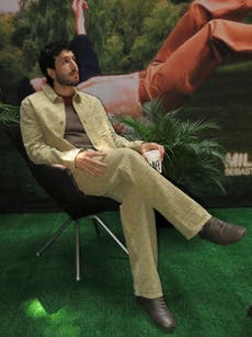 Sebastián Yatra agradece los milagros cotidianos en su nuevo álbum