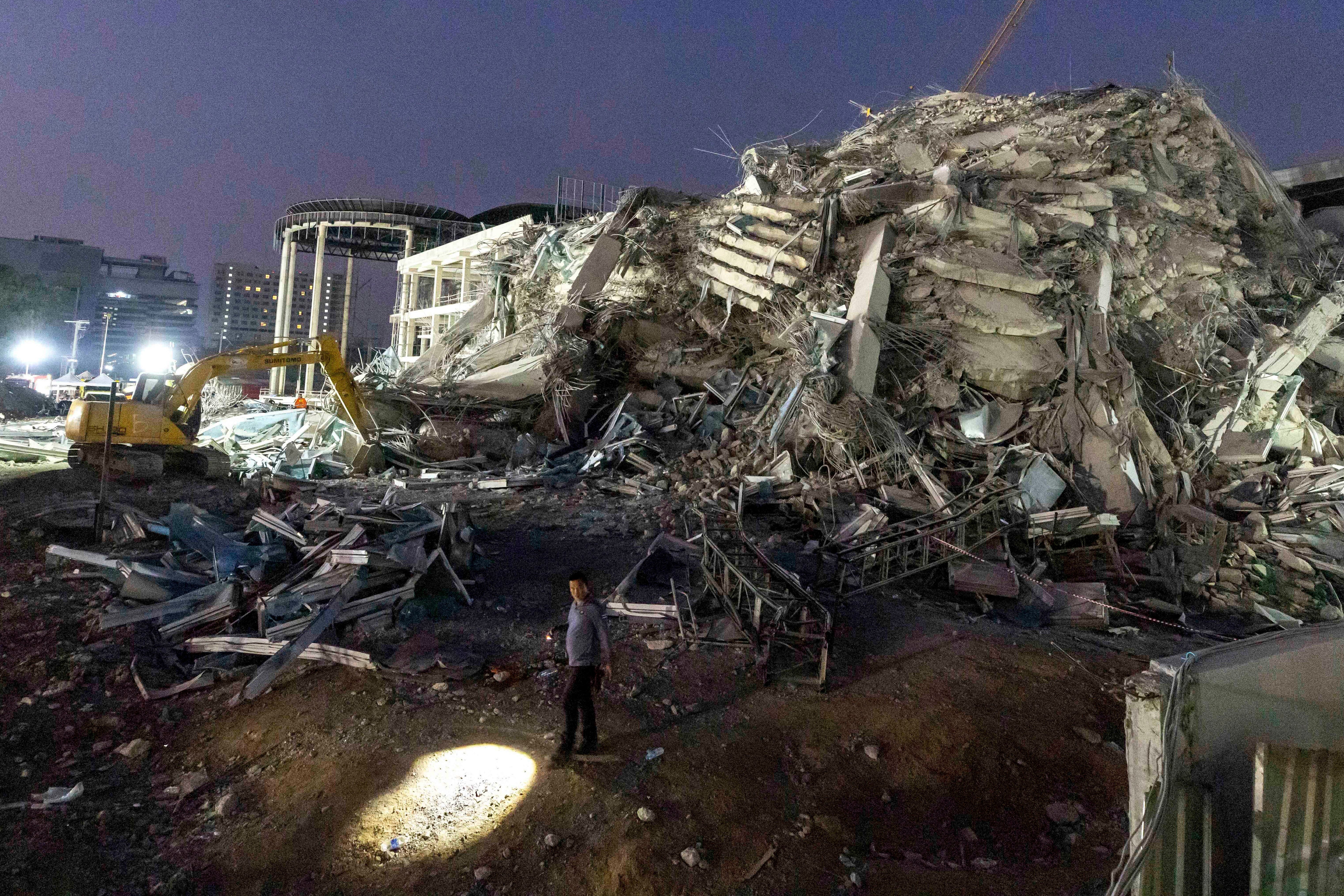 ASI-GEN TAILANDIA-EDIFICIO DERRUMBE