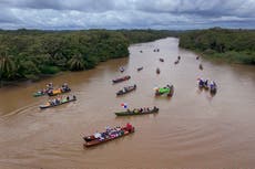 Pobladores realizan marcha acuática para oponerse a embalse que el Canal de Panamá quiere construir