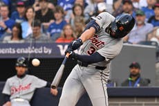 Tigres alcanzan las 30 victorias al vencer 5-4 a Azulejos con tres producidas de Riley Green