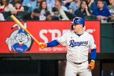 Joc Pederson batea jonrón de 2 carreras en la victoria de Rangers, 5-1 sobre Astros
