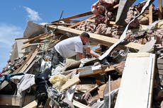 Residentes se recuperan tras tornados que dejaron 27 muertos en Kentucky, Missouri y Virginia