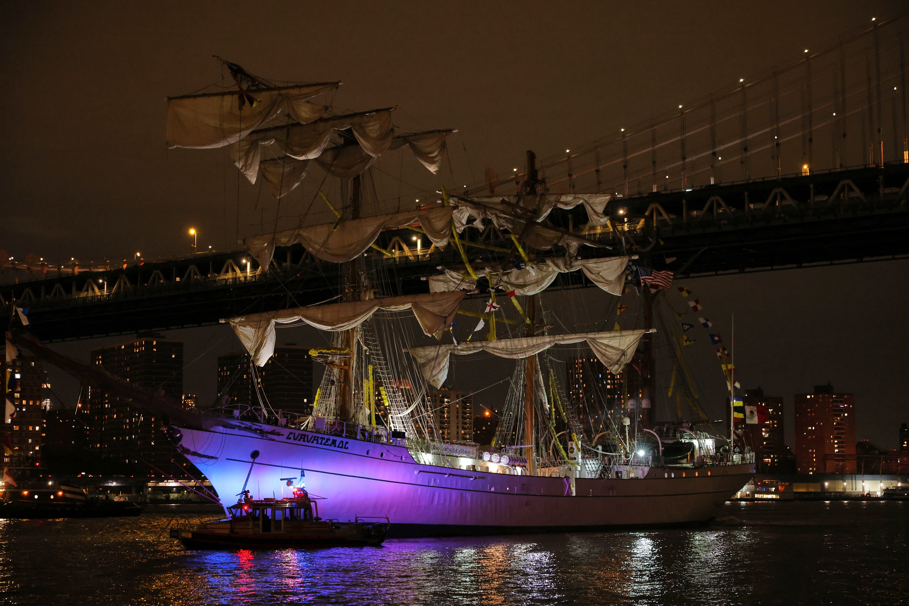 MÉXICO-BARCO-PUENTE-CHOQUE