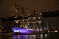 Retorna a México tripulación de buque de la Armada que chocó contra el puente de Brooklyn