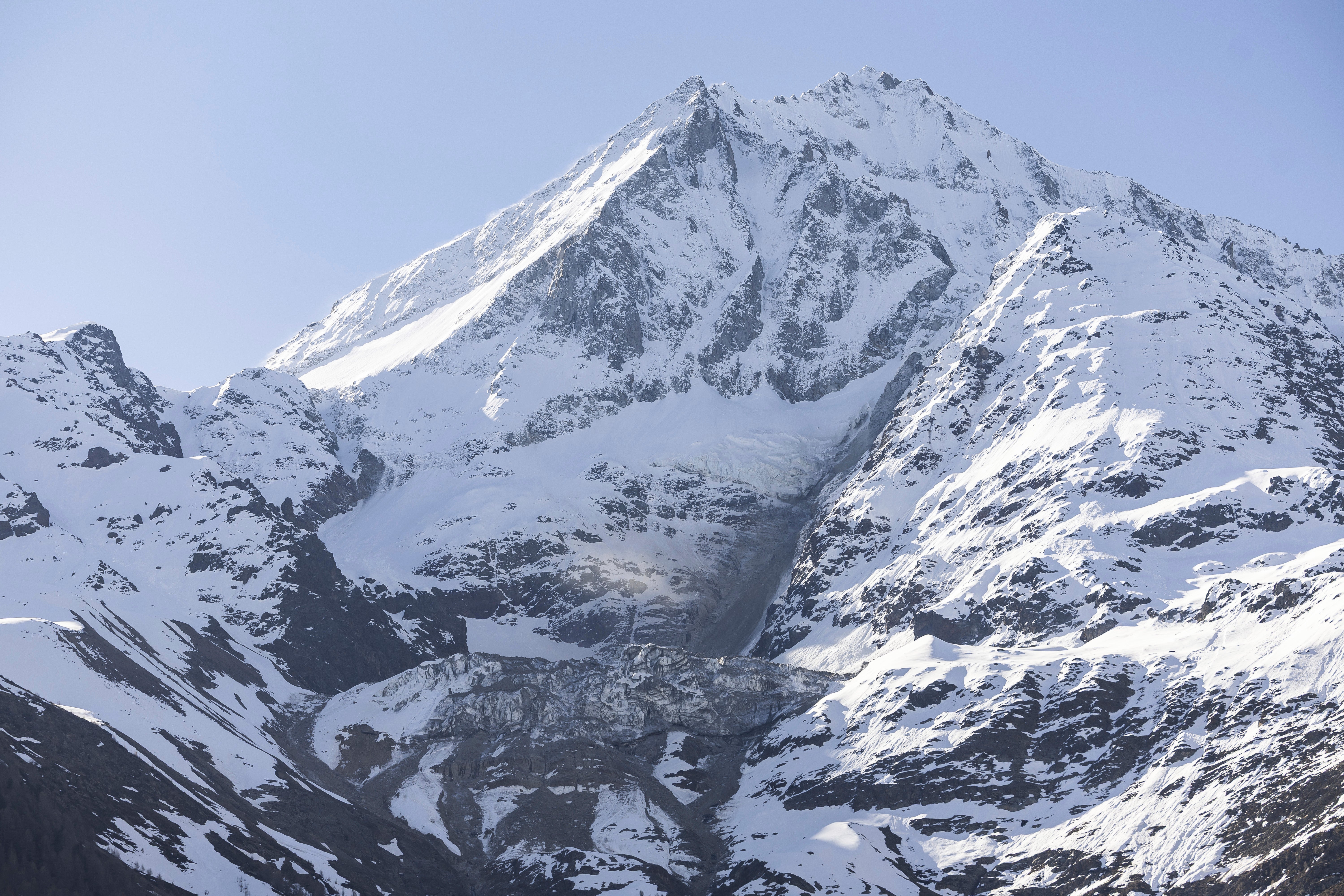 SUIZA-DESLAVE