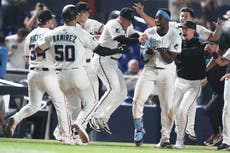 Sánchez abre con jonrón y pega triple decisivo para que Marlins dejen tendidos 8-7 a Cachorros
