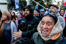 Cómo la polémica por un haka maorí, símbolo de Nueva Zelanda, llevó caos y parálisis al Parlamento