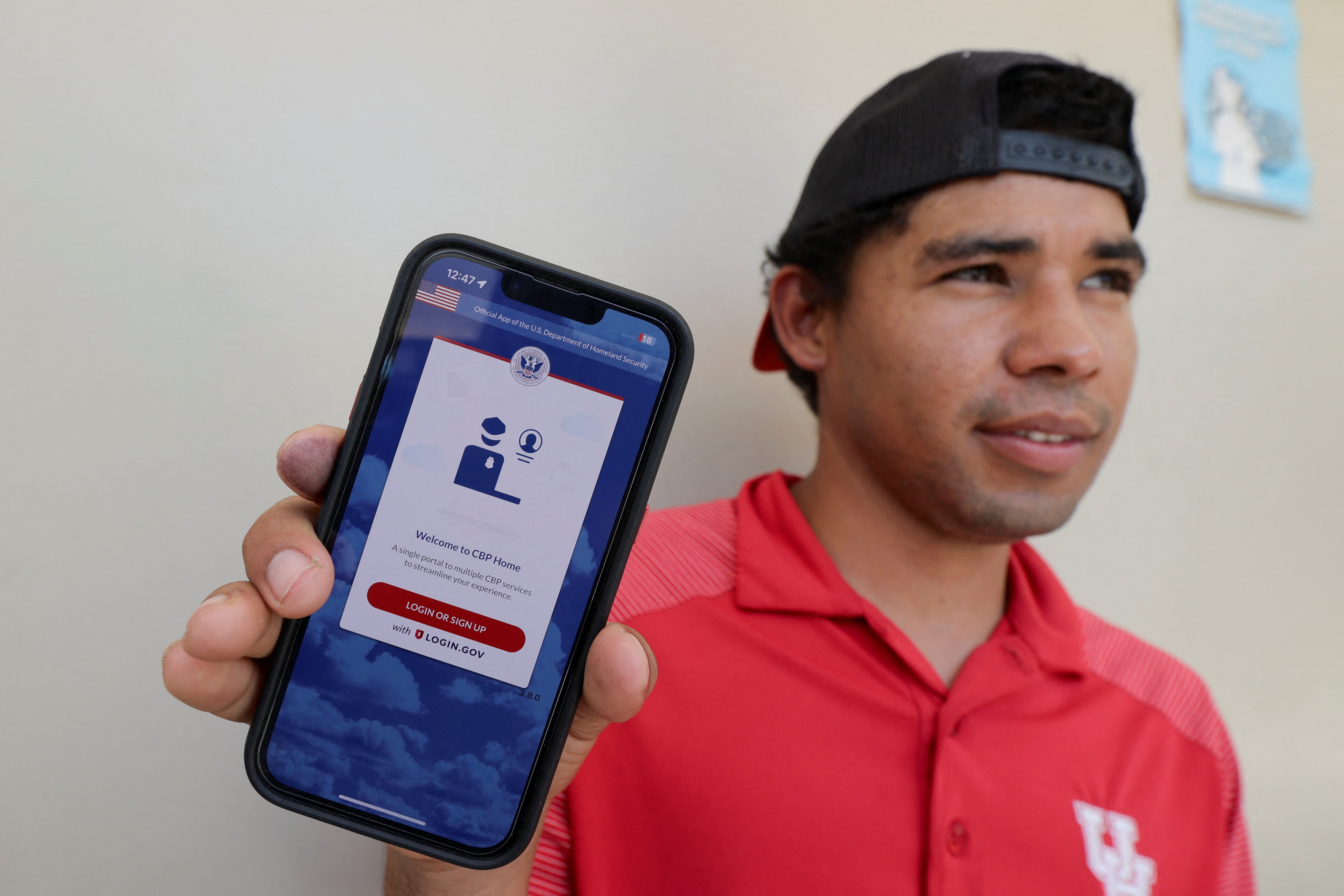 El migrante hondureño Kevin Antonio Posadas dijo que aceptó la oferta de autodeportación del gobierno porque quería ver a su familia