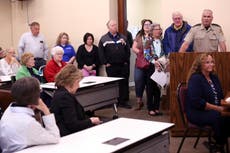 Sheriff de Iowa advierte que condado podría ser reprochado públicamente por la administración Trump