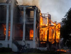 Incendio en plantación del sur de EEUU genera júbilo, pero también ira y dolor por la esclavitud
