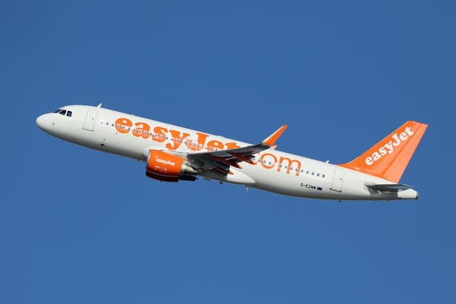<p>El vuelo EZY2307 procedente de Luton fue recibido por la policía a su llegada a Ibiza </p>