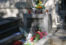 Recuperan busto del vocalista de The Doors, Jim Morrison, que fue robado hace casi 40 años
