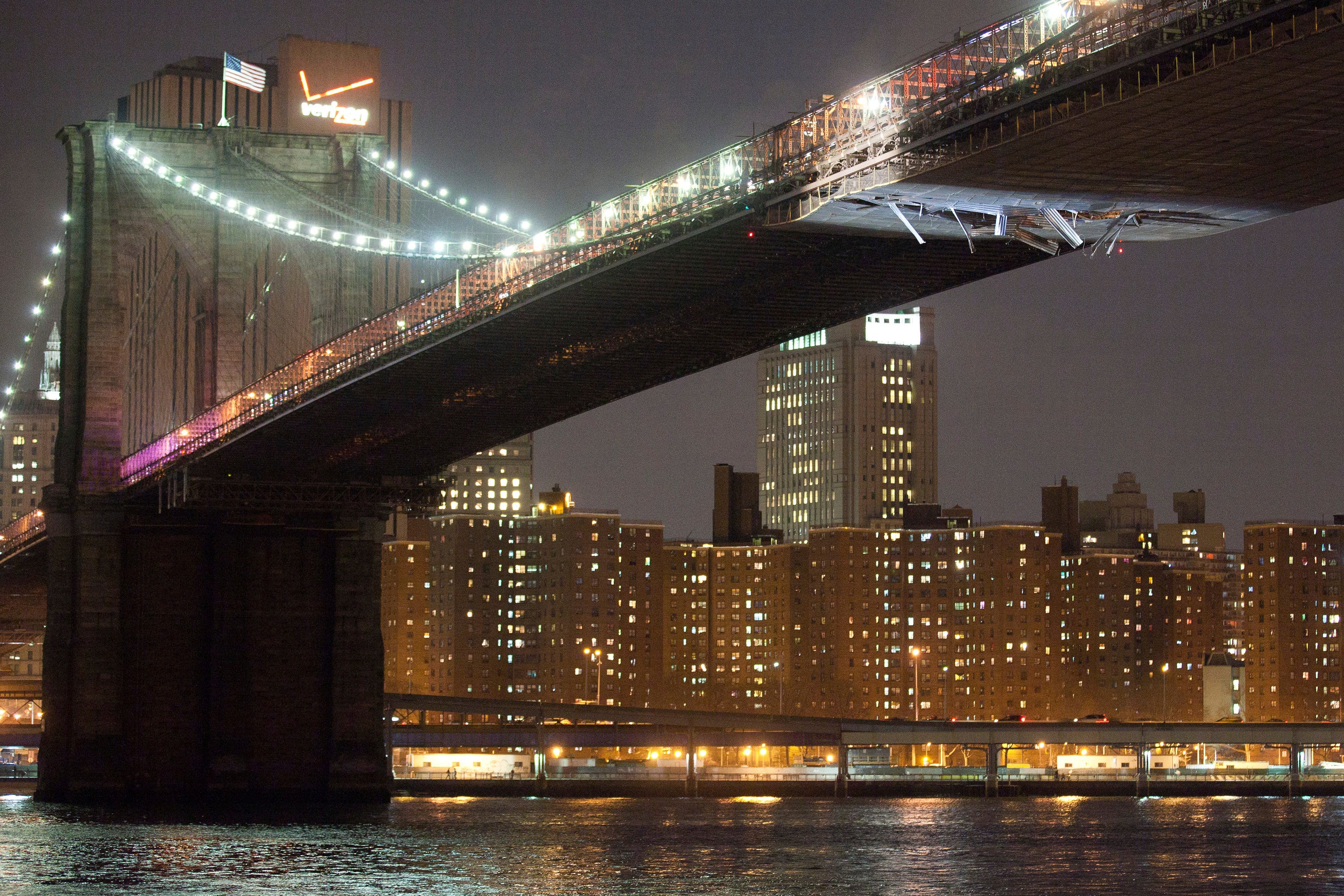 PUENTE DE BROOKLYN-CHOQUES DE BARCOS