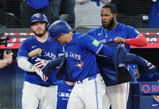 Azulejos aplastan 14-0 a Padres con siete carreras en la 8va entrada, que incluye grand slam