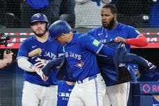 Azulejos aplastan 14-0 a Padres con siete carreras en la 8va entrada, que incluye grand slam
